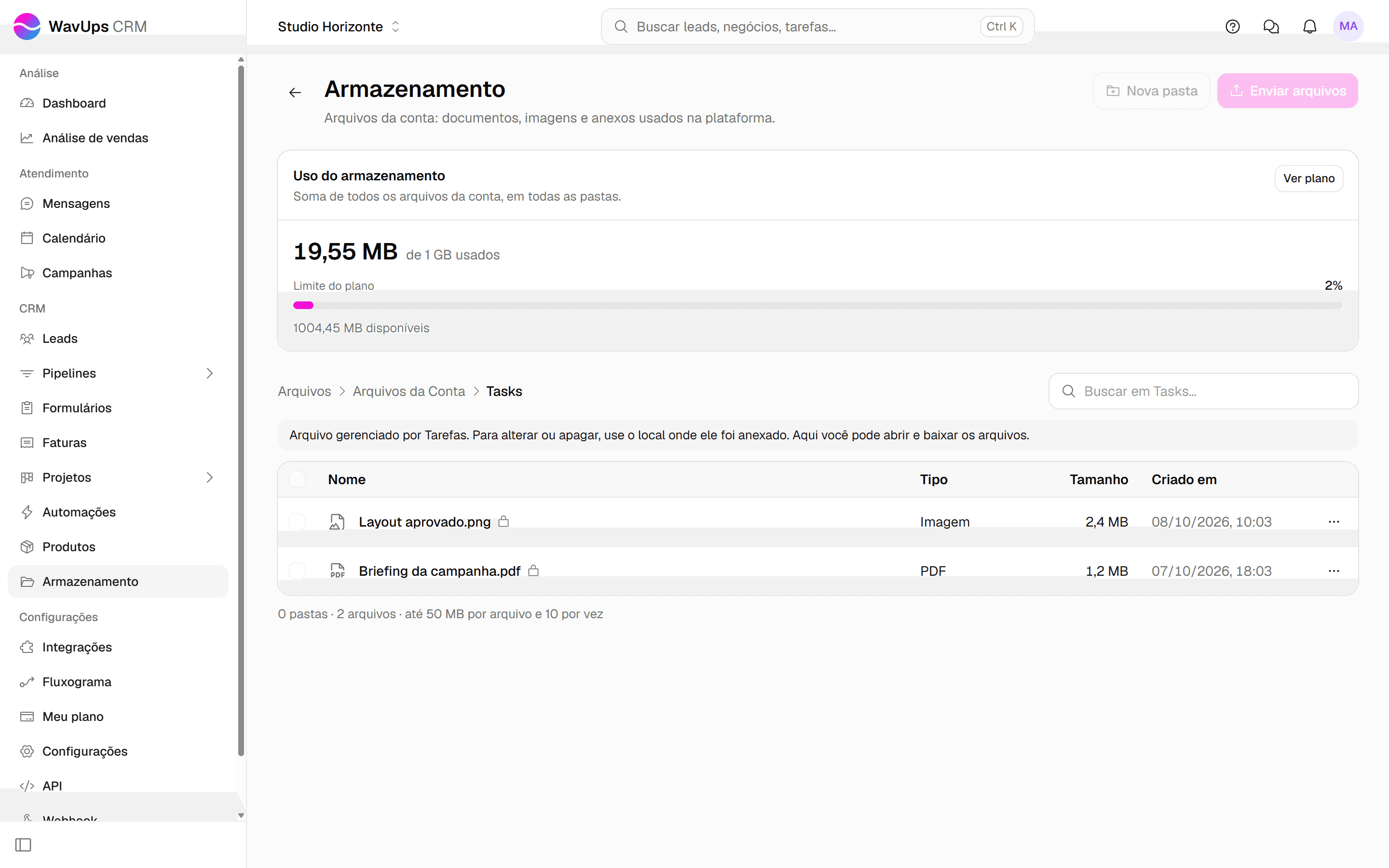 Subpasta Tasks com dois anexos de tarefas, cada um com cadeado, e o aviso de que o arquivo é gerenciado pela funcionalidade de origem.