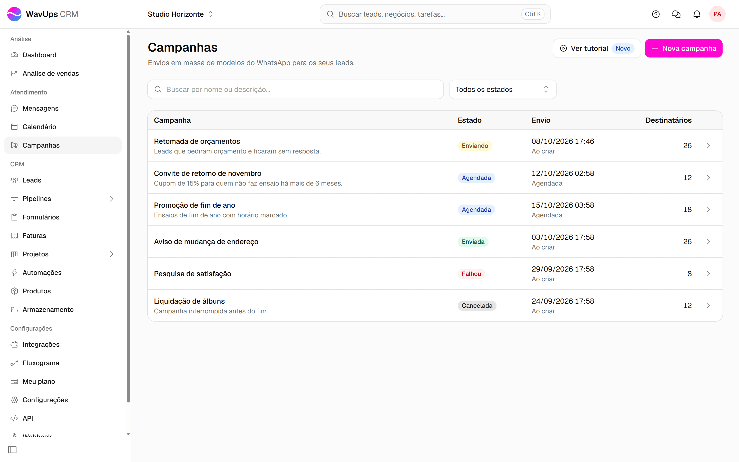 Lista de campanhas com a busca, o filtro de estado e a tabela com nome, estado, data de envio e número de destinatários de cada campanha.