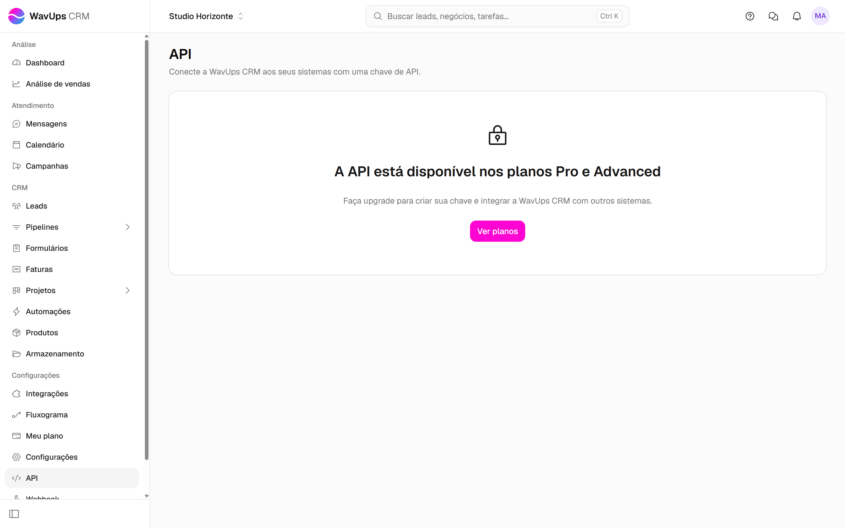 Tela API de uma conta sem plano com API, mostrando a mensagem A API está disponível nos planos Pro e Advanced e o botão Ver planos.