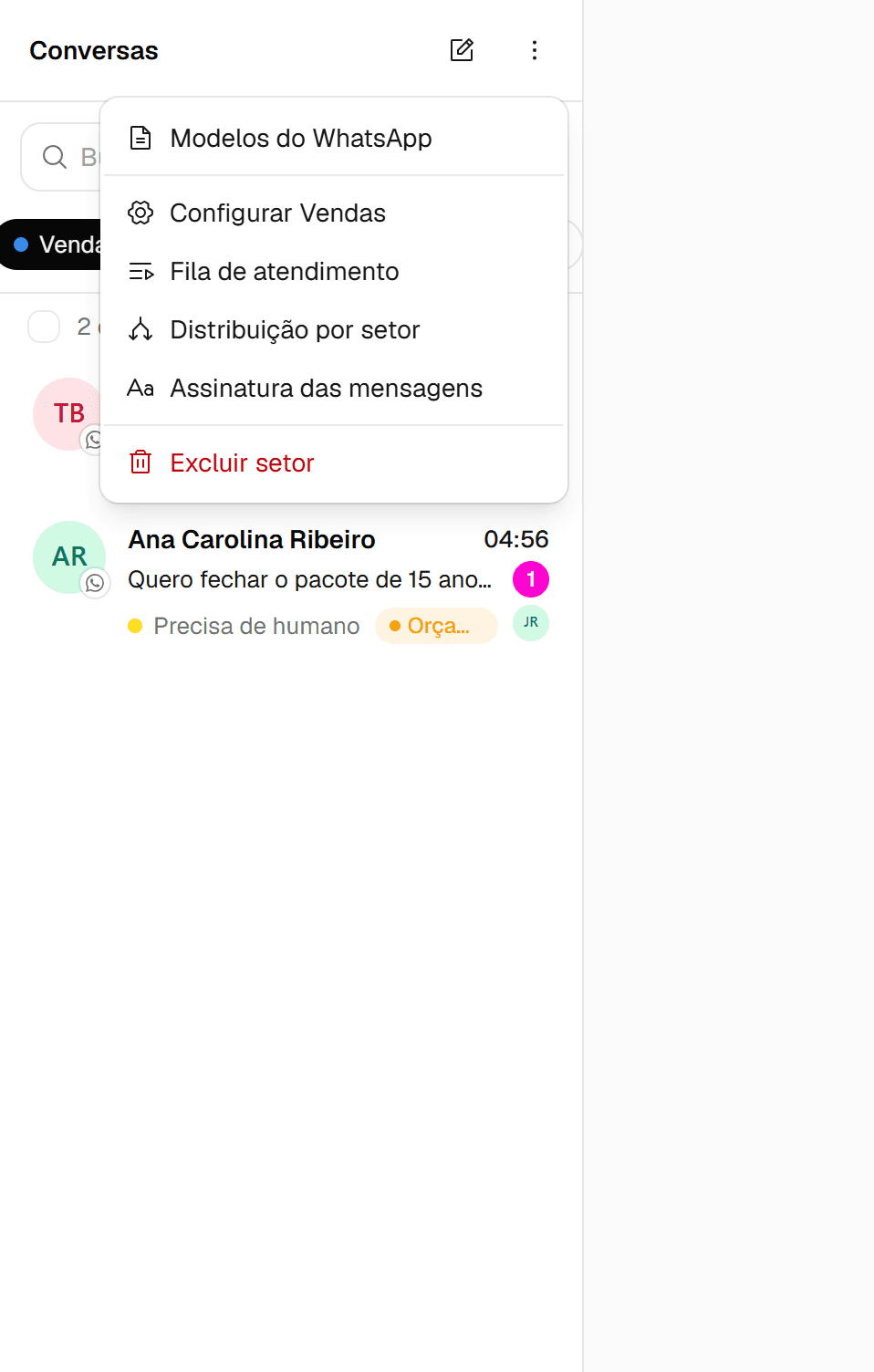 Menu Mais opções aberto com Modelos do WhatsApp, Configurar Vendas, Fila de atendimento, Distribuição por setor, Assinatura das mensagens e Excluir setor.