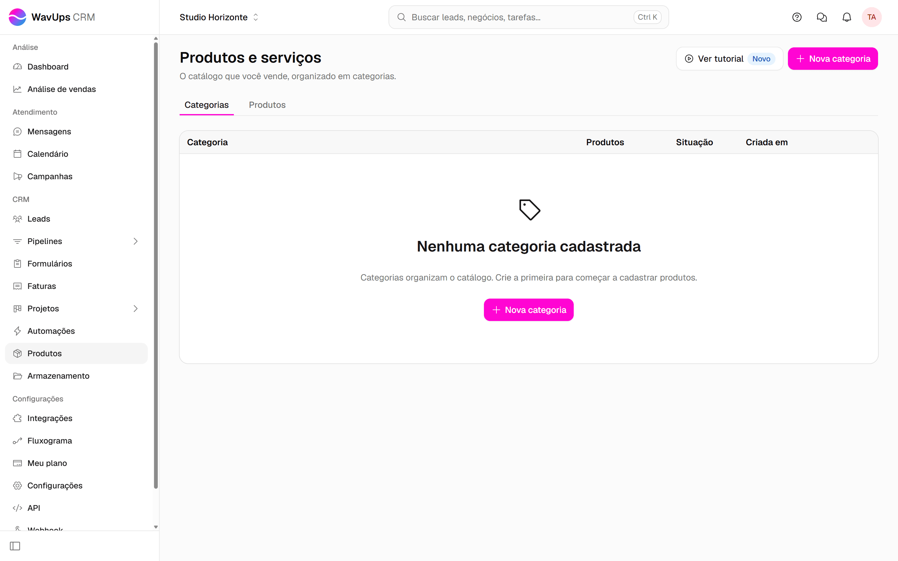 Tela Produtos e serviços sem categorias, com o item Produtos do menu lateral, a aba Categorias e o botão Nova categoria destacados.