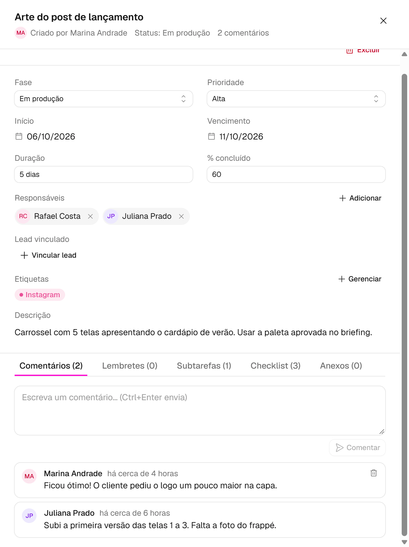 Aba Comentários da tarefa com o campo para escrever, o botão Comentar e dois comentários de pessoas diferentes.